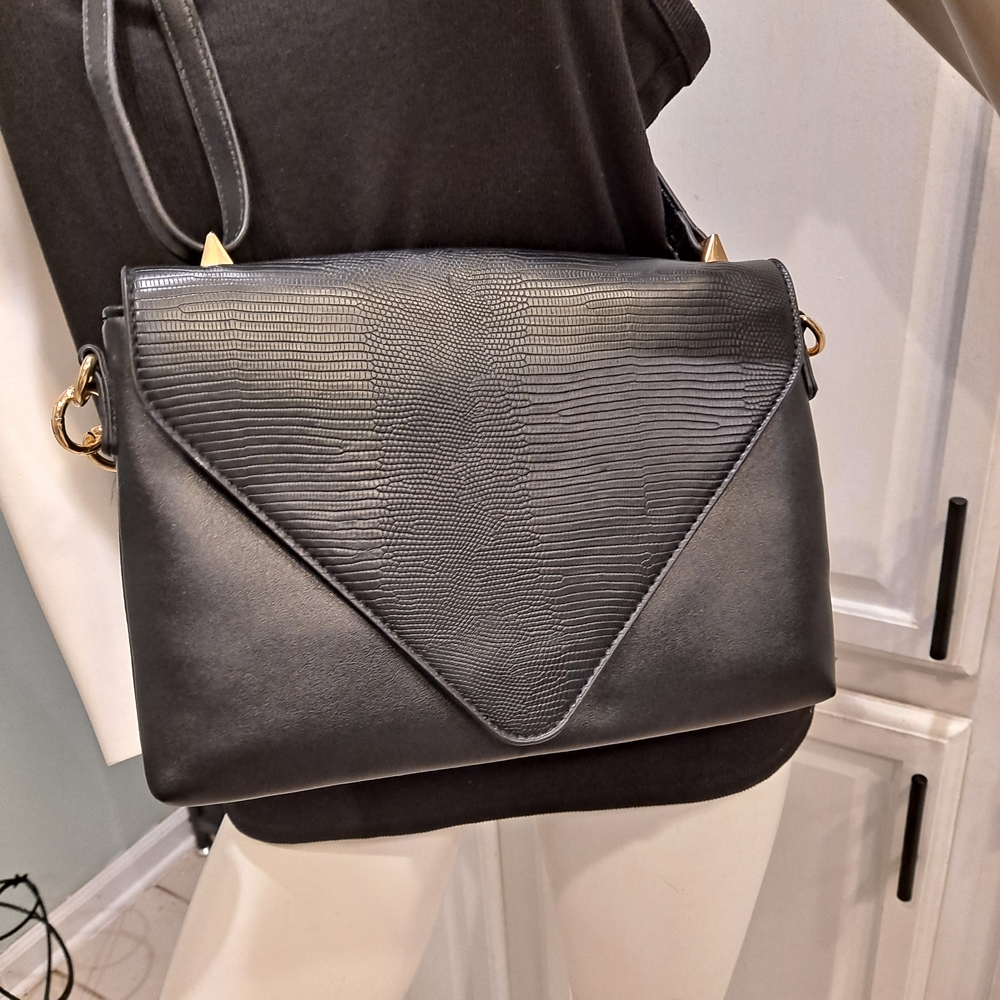 Chic Black Crossbody Bag With Snakeskin Abd Smooth Print Vegan Leather